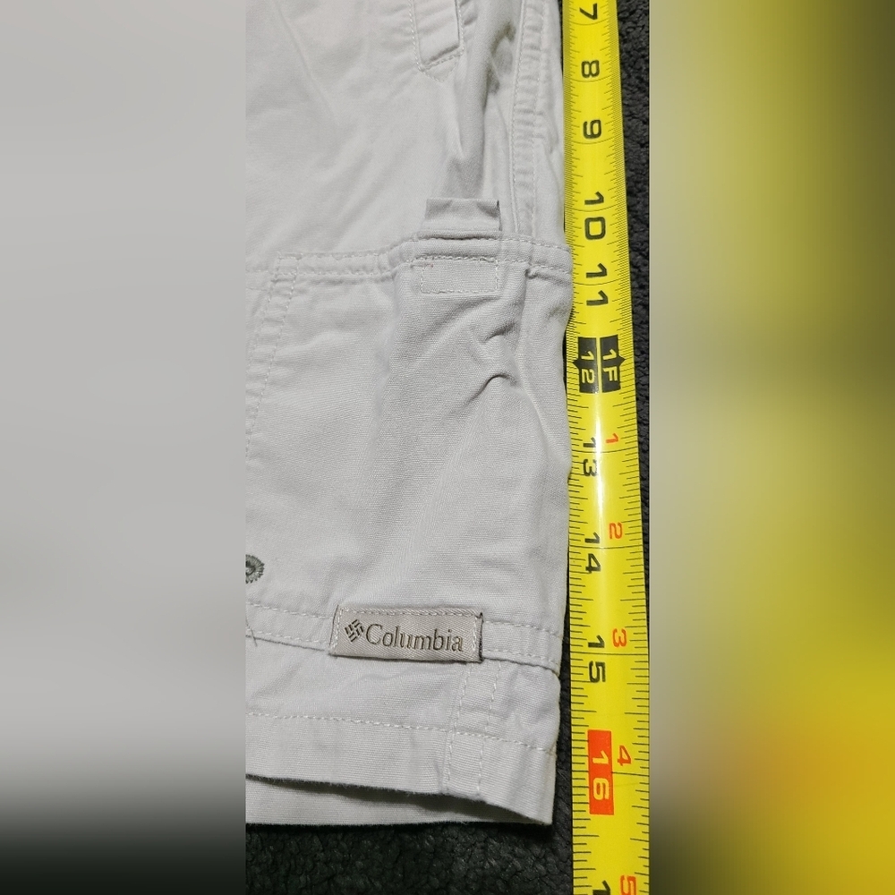 Columbia | women's cotton tan beige creme neutral khaki shorts flat front - Picture 4 of 10